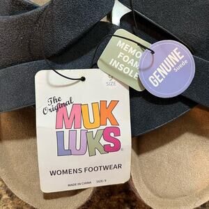 NWT Women’s MukLuks Platform Sandals navy blue size 9